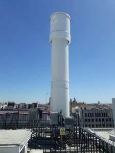 MOYANO TELSA ha instalado en el emplazamiento singular de Sevilla de la Plaza de la Encarnación el primer mimetizado de Antenas 5G